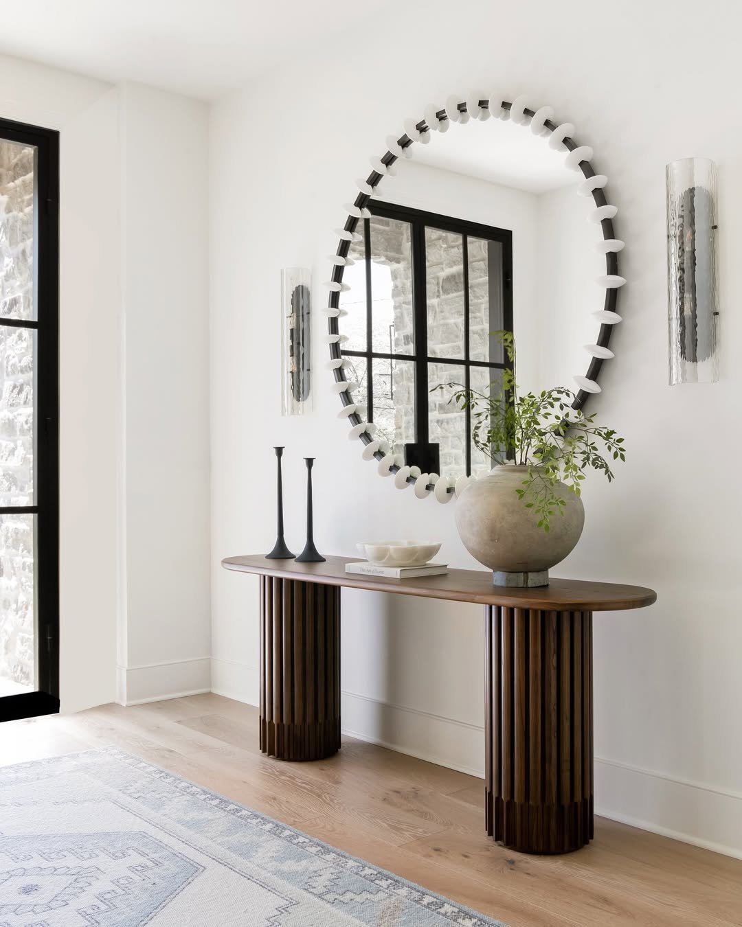 1 Sculptural Entryway Design