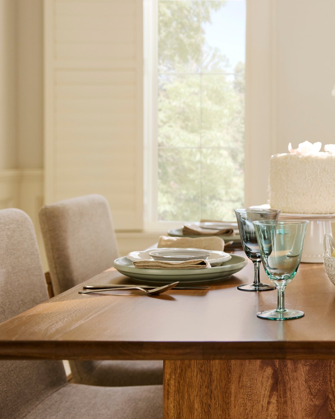 1 Sunlit Table Setting