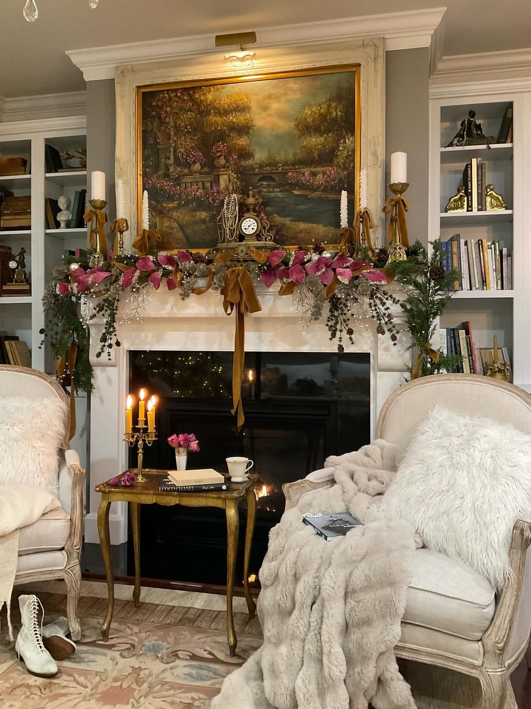 10 Classic Cozy Layered Mantel Arrangements