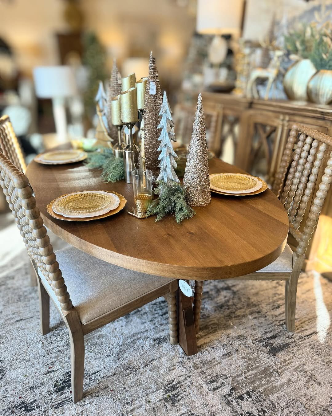 10 Festive Dining Setups