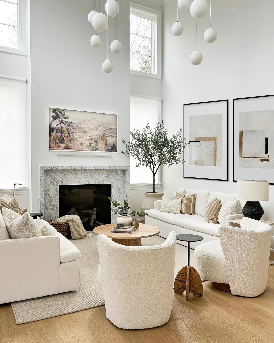 10 Minimal Spaces for Bright Family Gatherings