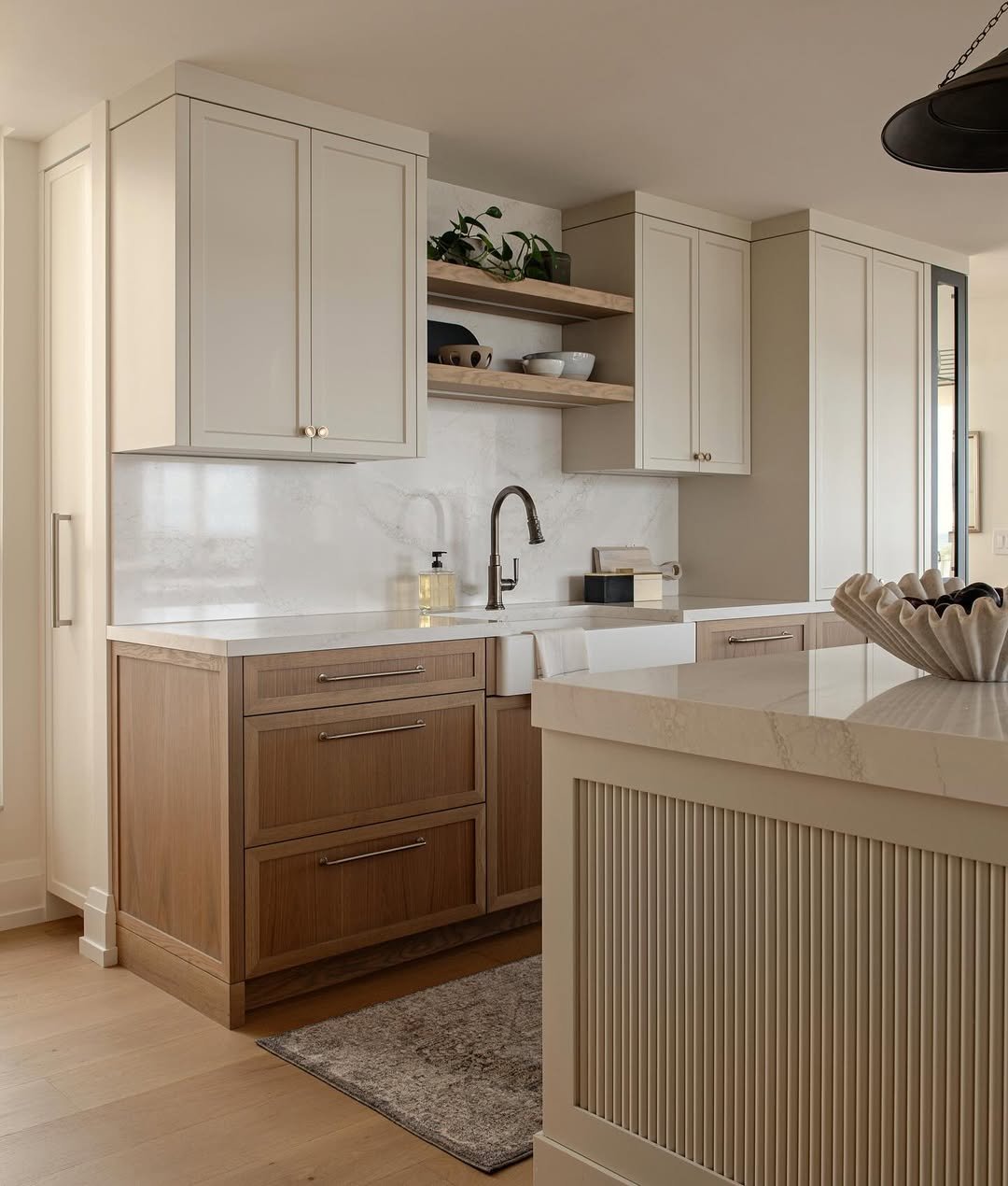 10 Transitional Style in Sunlight