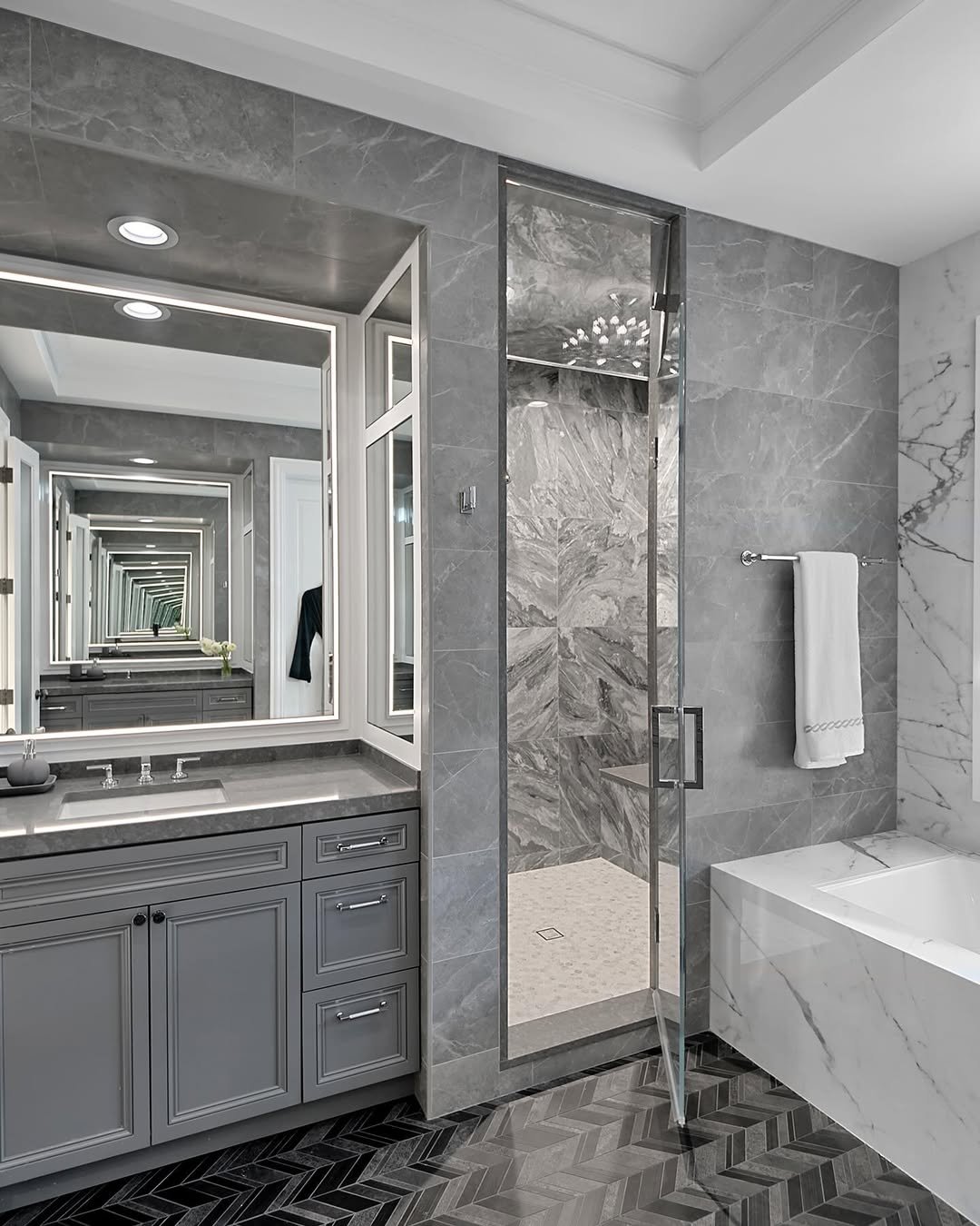 11 Luxe Mirror Illusions