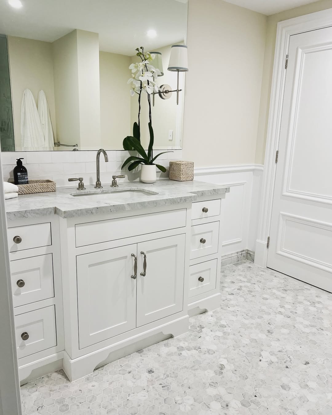 11 Marble Design Ideas with a Soft Classic Look
