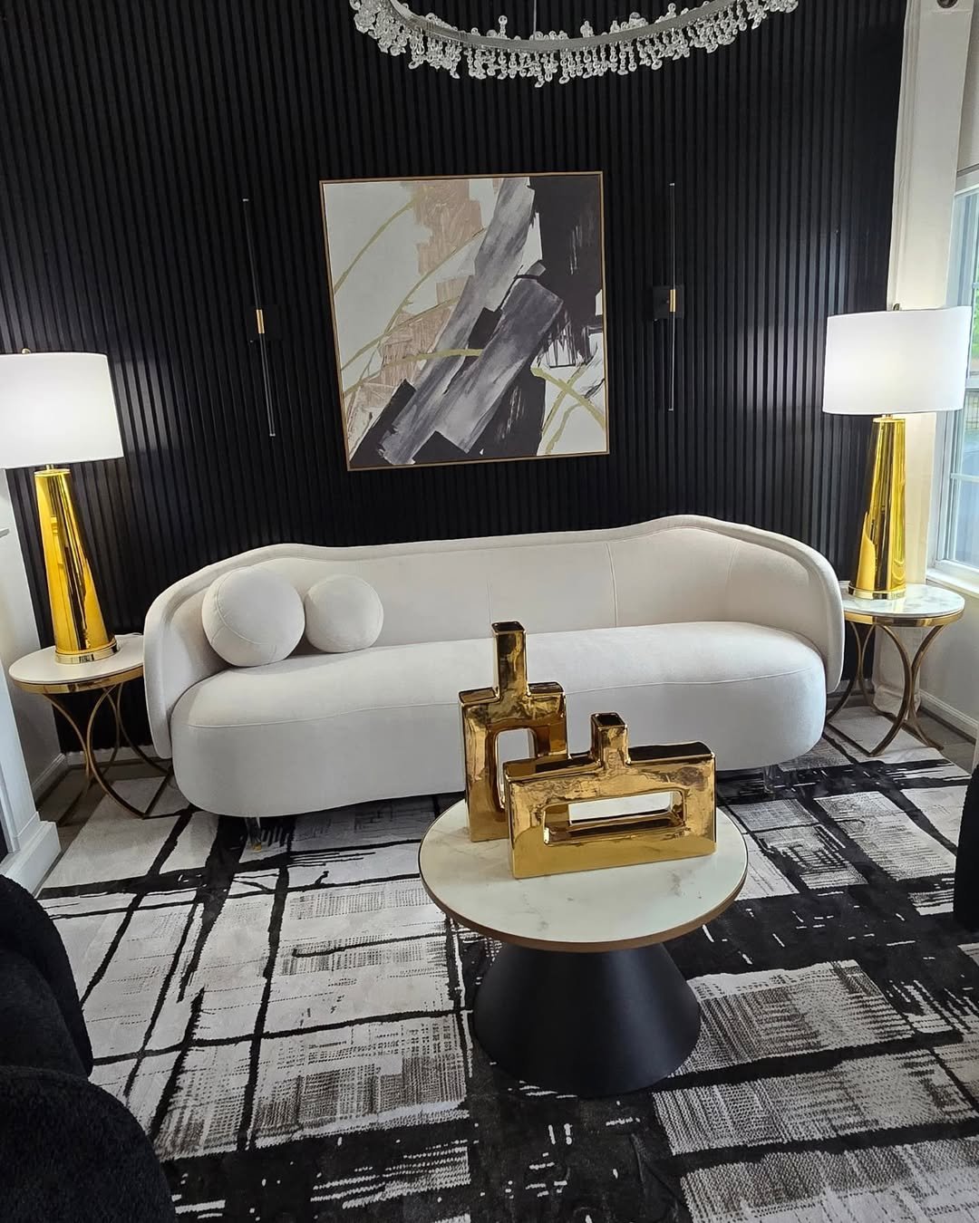 12 Black Walls with White Sofas