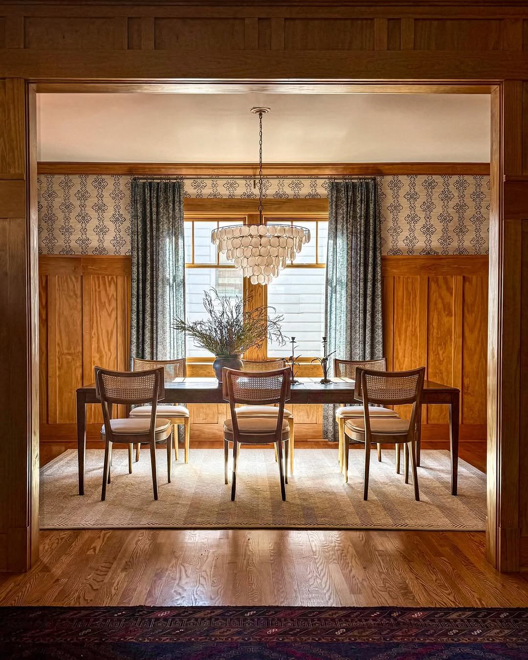 12 Classic Symmetrical Curtain Arrangements