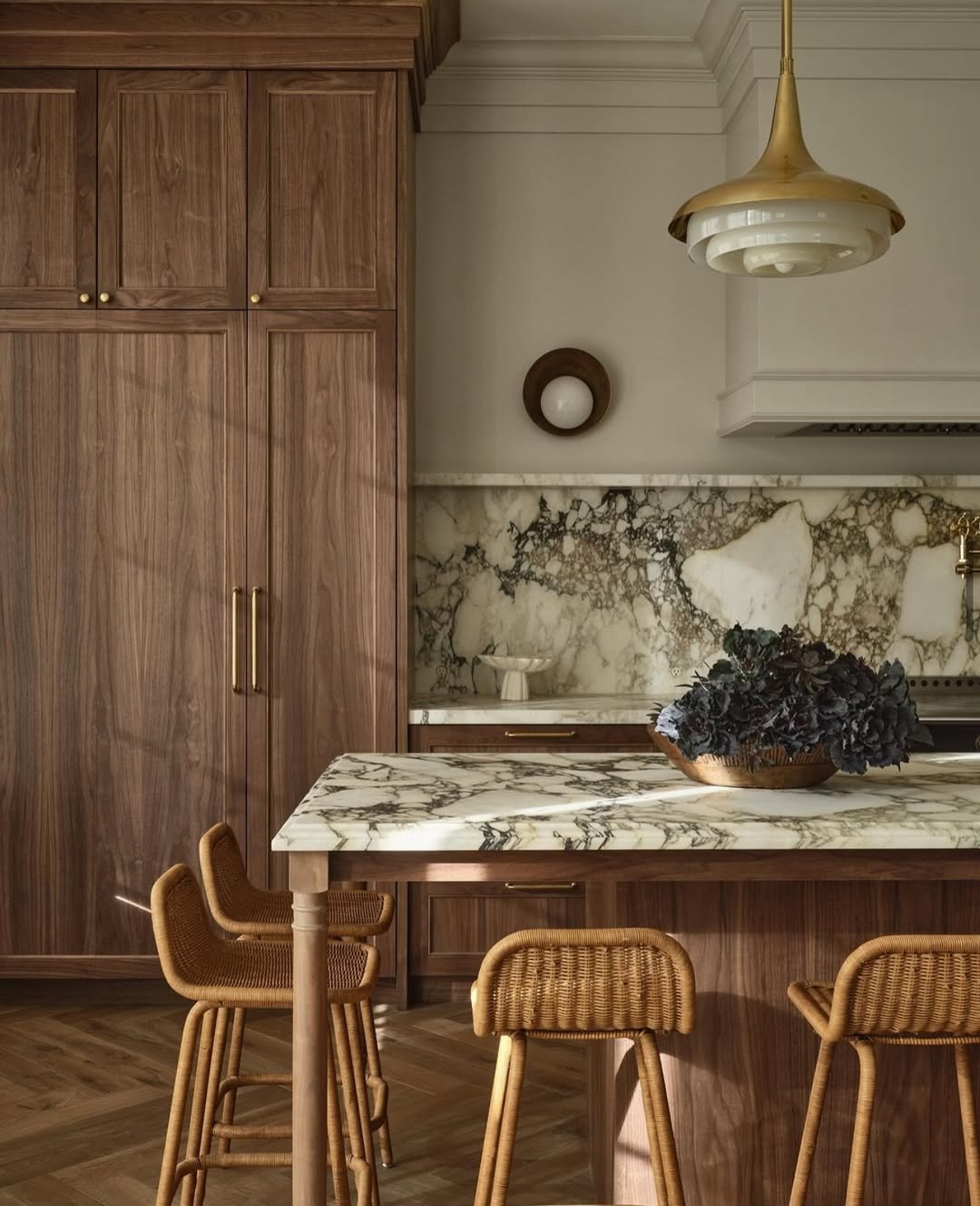 12 Clean Line Warm Wood Kitchen Style
