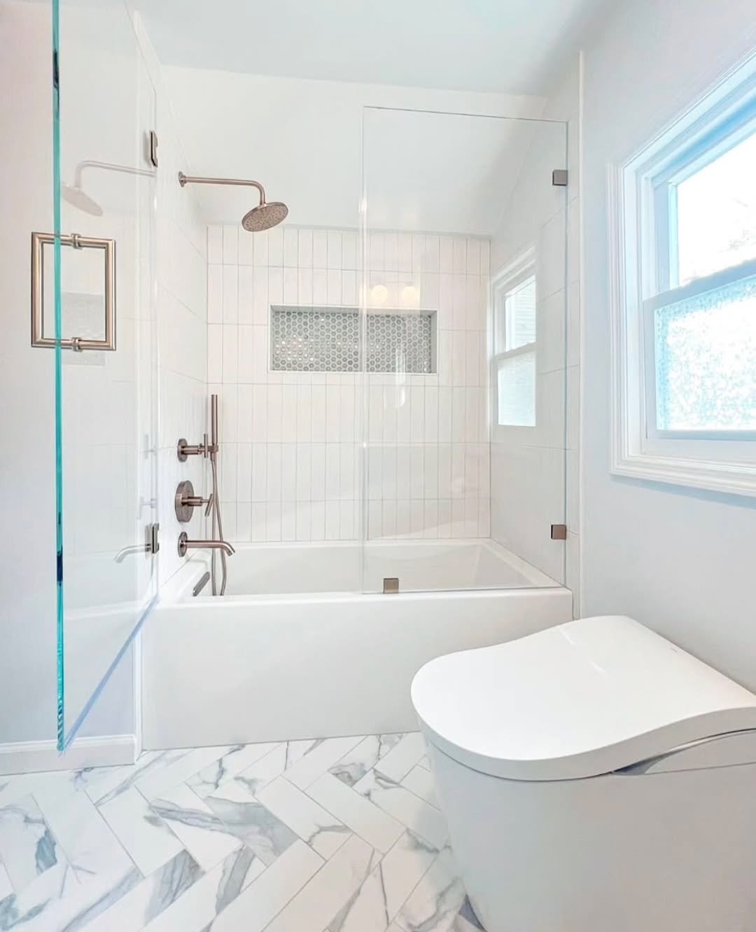 12 Minimal Bathroom Designs with Subtle Contrast