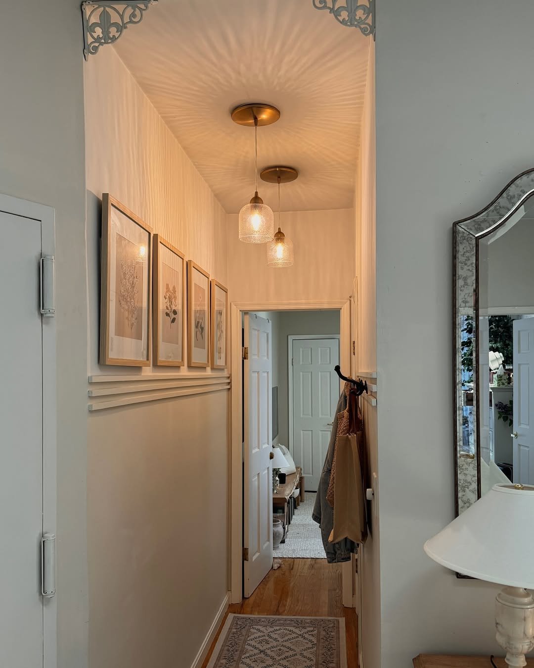 12 Quiet Elegance at the Entry