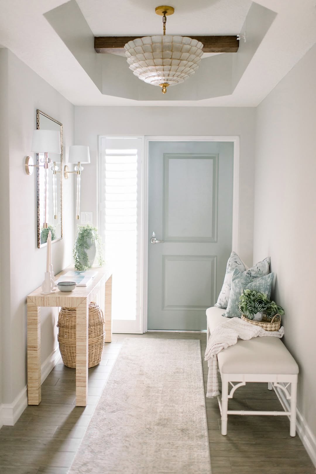 13 Coastal Lighting in an Entry
