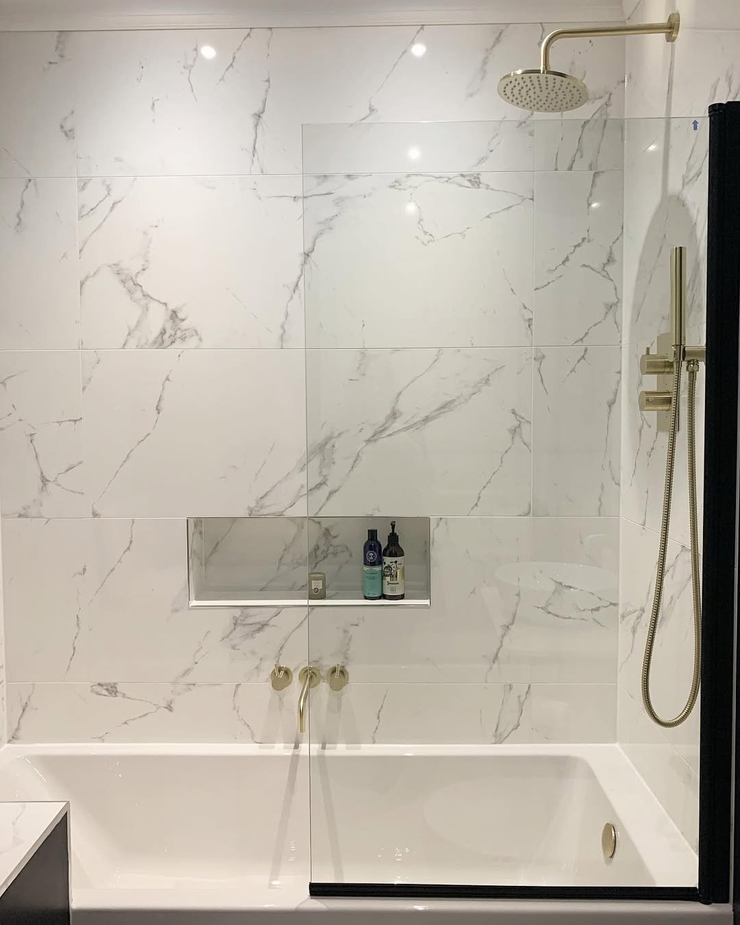 13 Statement Wall in Marble