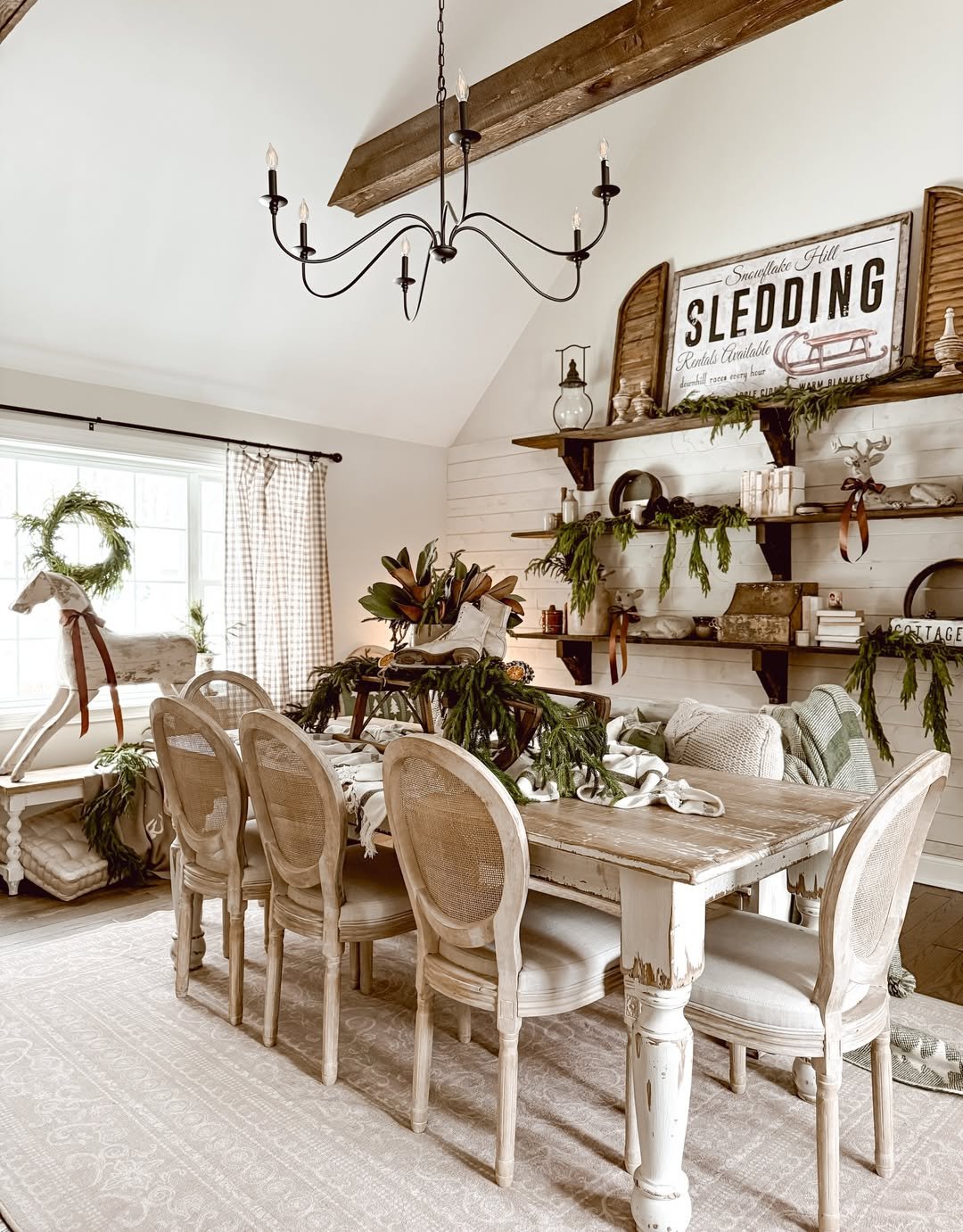 14 Farmhouse Dining Rooms for a Cozy Christmas