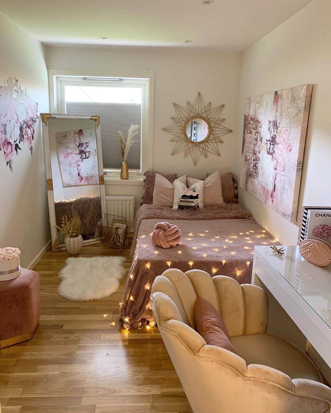 14 Pink Glam Nook