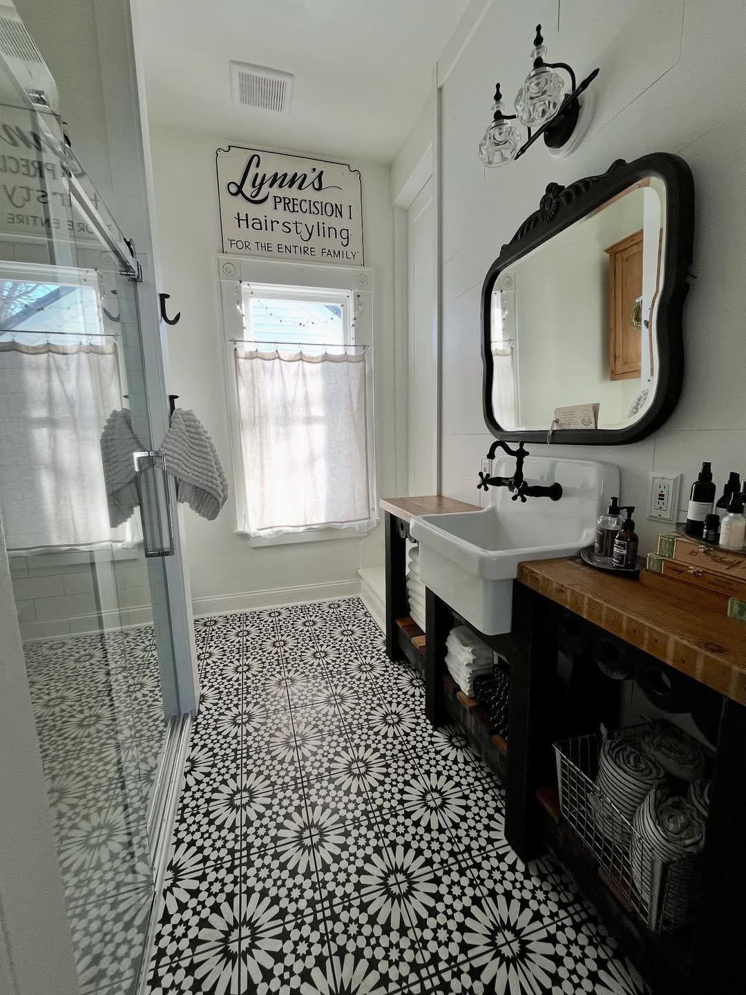 16 Bold Graphic Floor Ideas