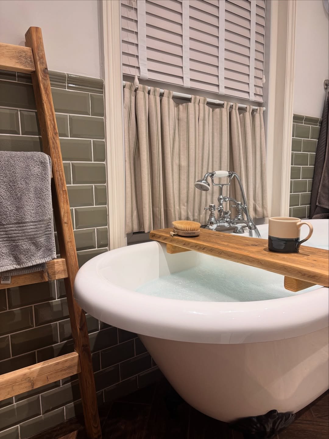 16 Cottage Style Bath Corner Ideas
