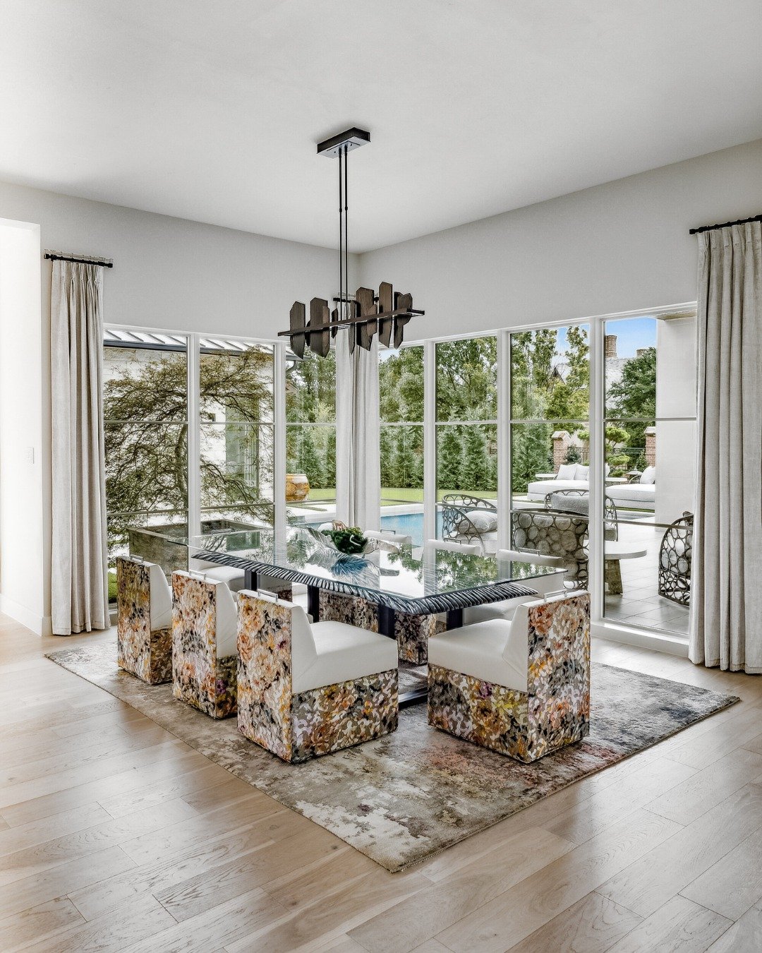 16 Luxury Flow Indoor-Outdoor Dining Ideas