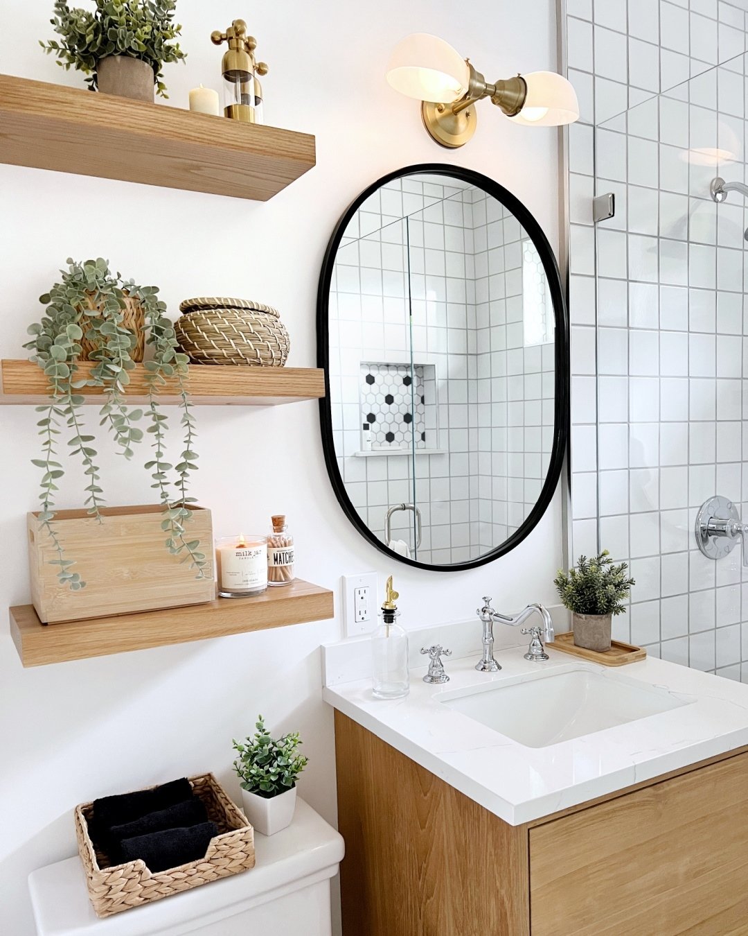16 Shelf Styling with a Minimal Look