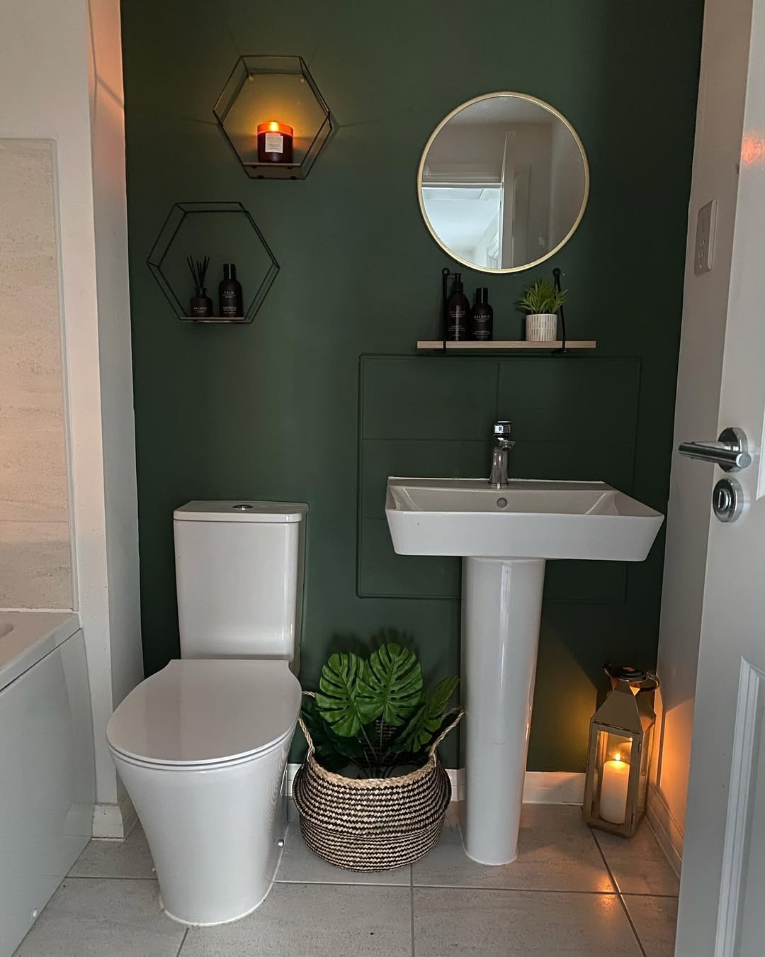 17 Color and Light Ideas for Green Walls