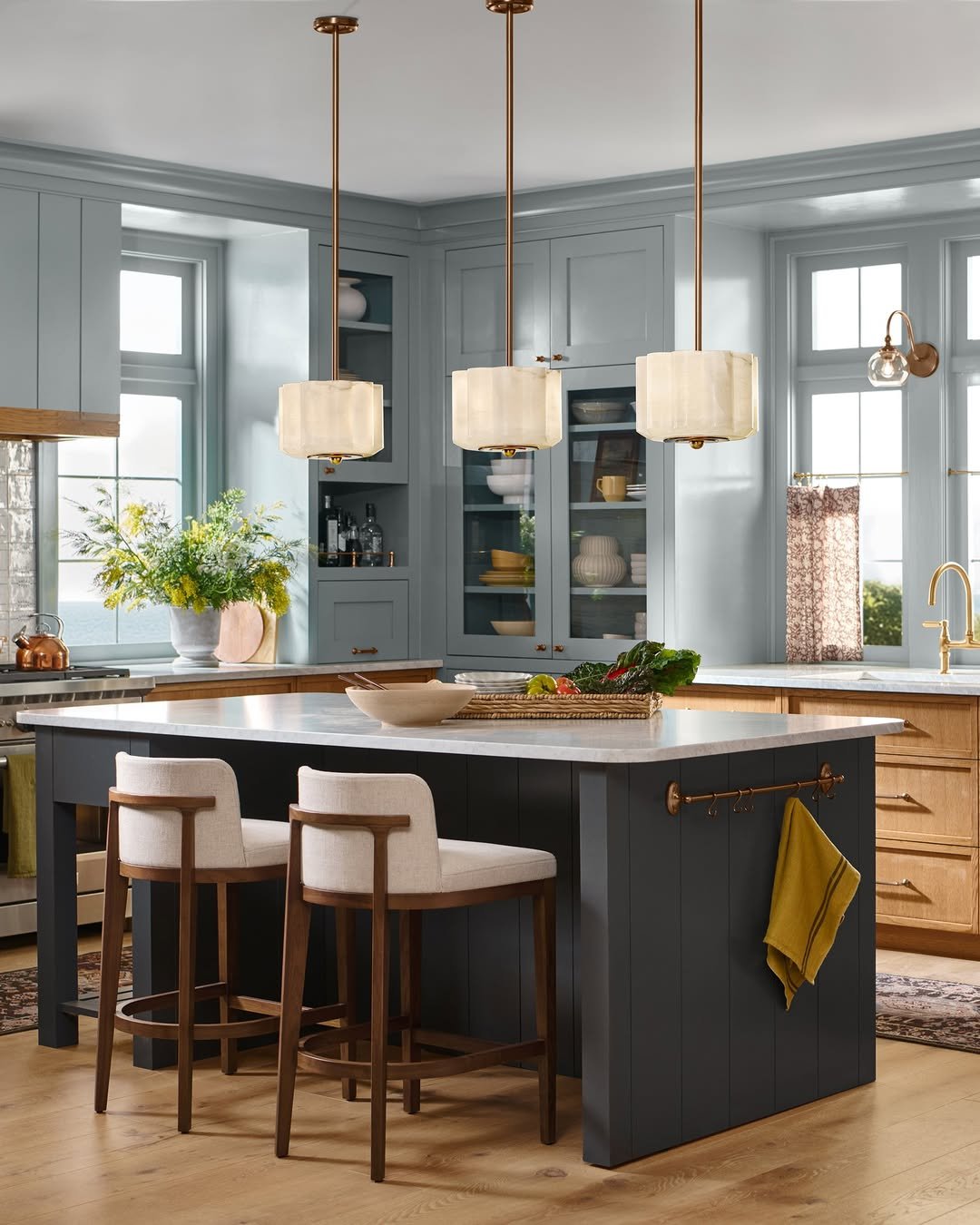 17 Dark Island Light Cabinetry Kitchen Ideas