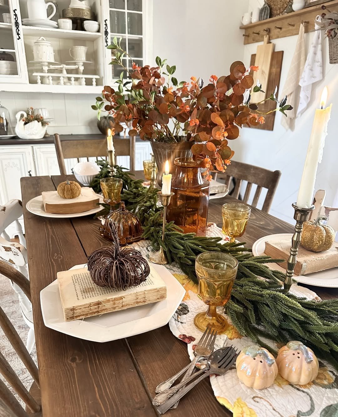 17 Ideas for a Vintage Thanksgiving Table