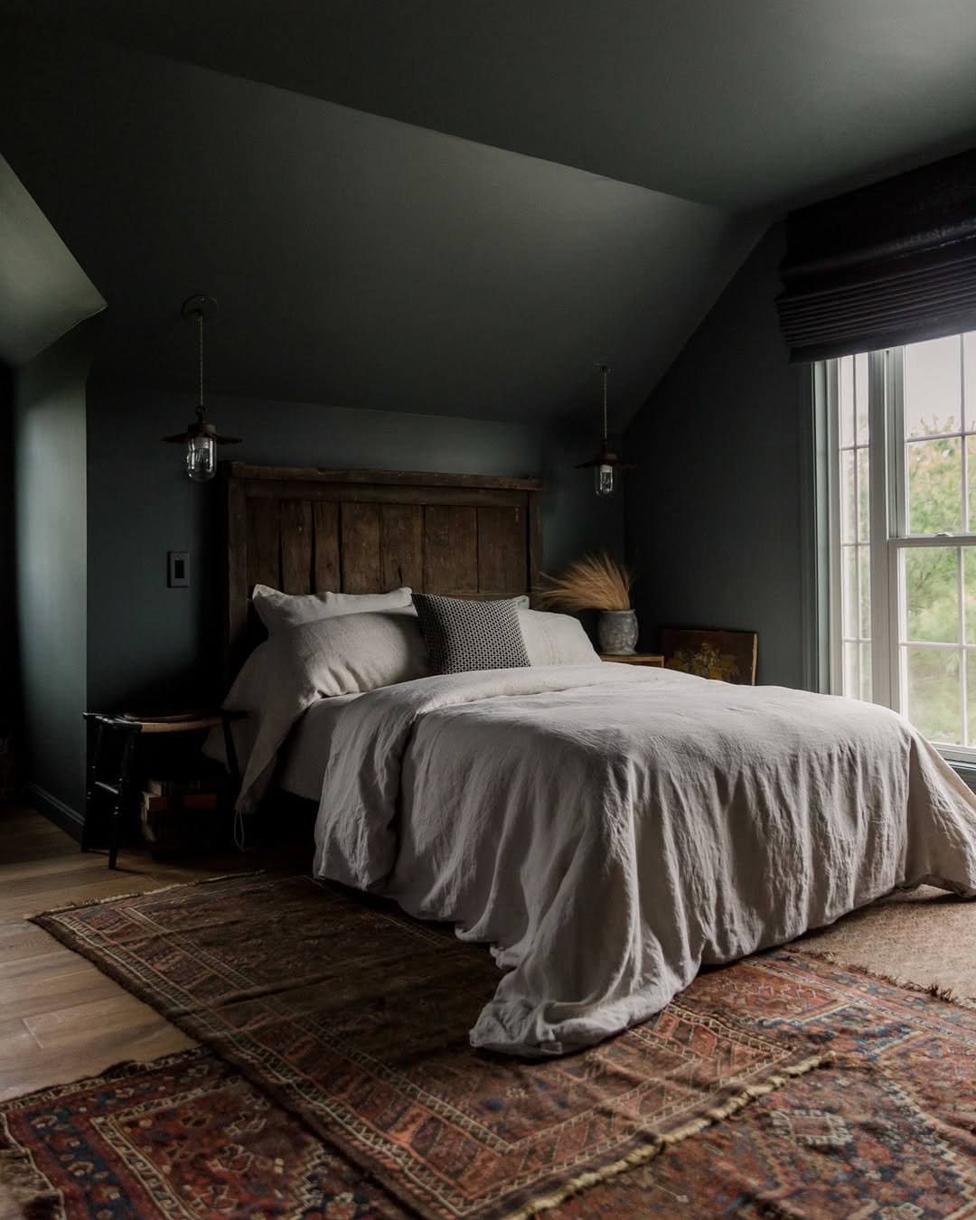17 Rustic Sleep in Inky Tones