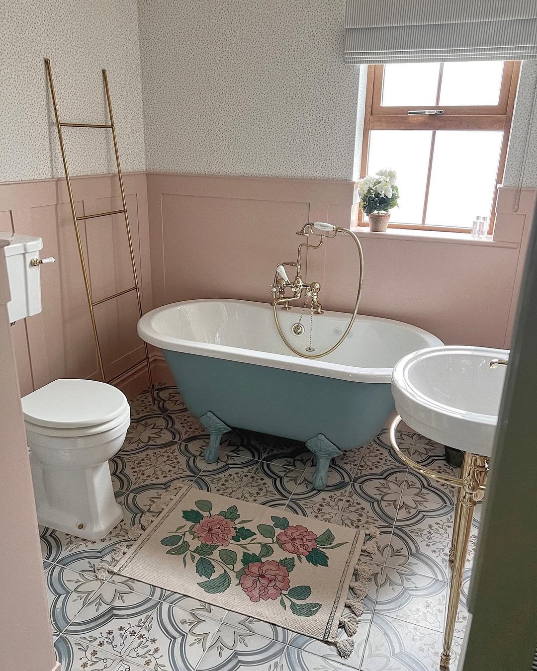 17 Vintage Bath Mats With a Soft Feel
