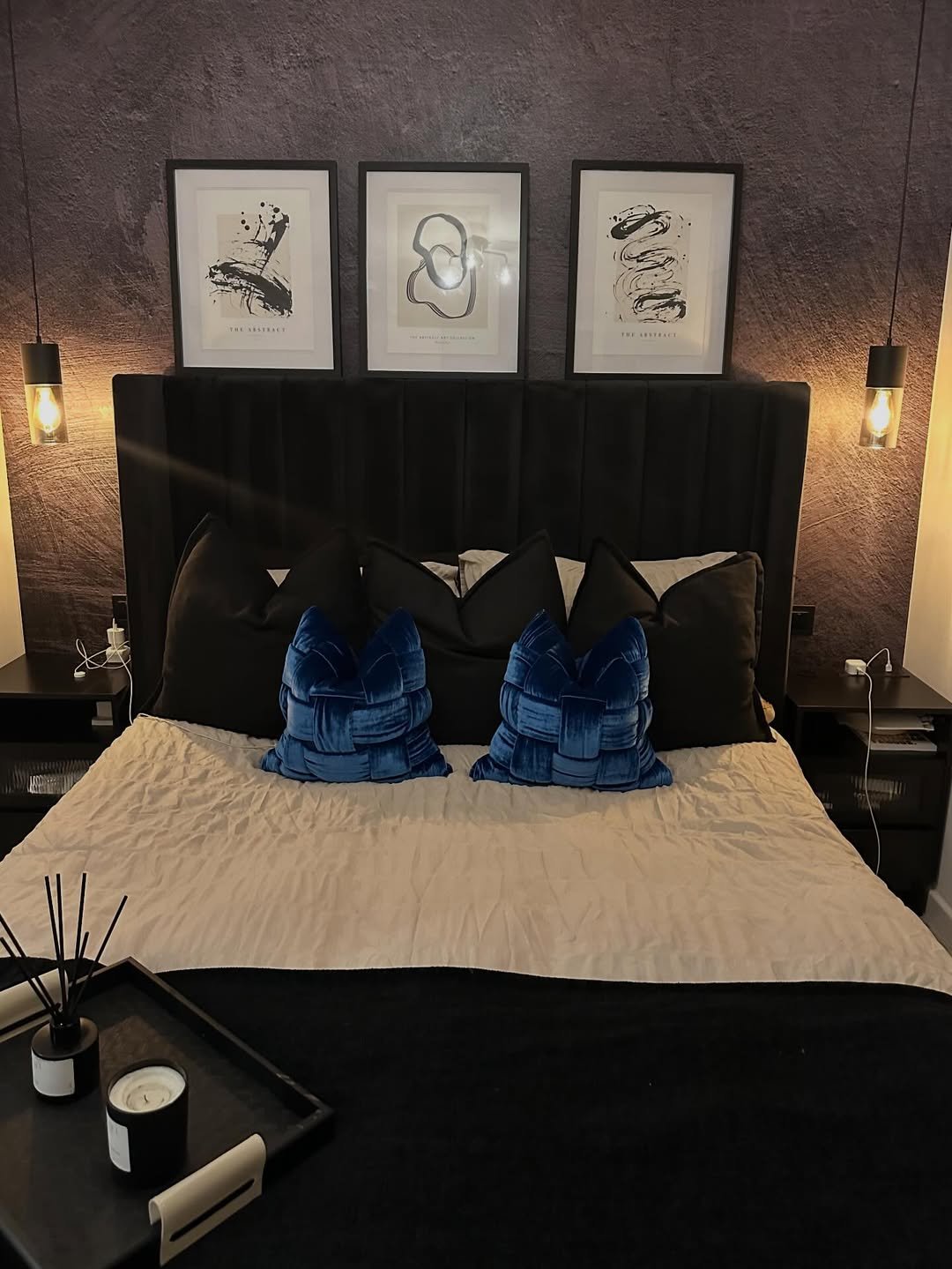 18 Classic Luxury Black and Cream Bedroom