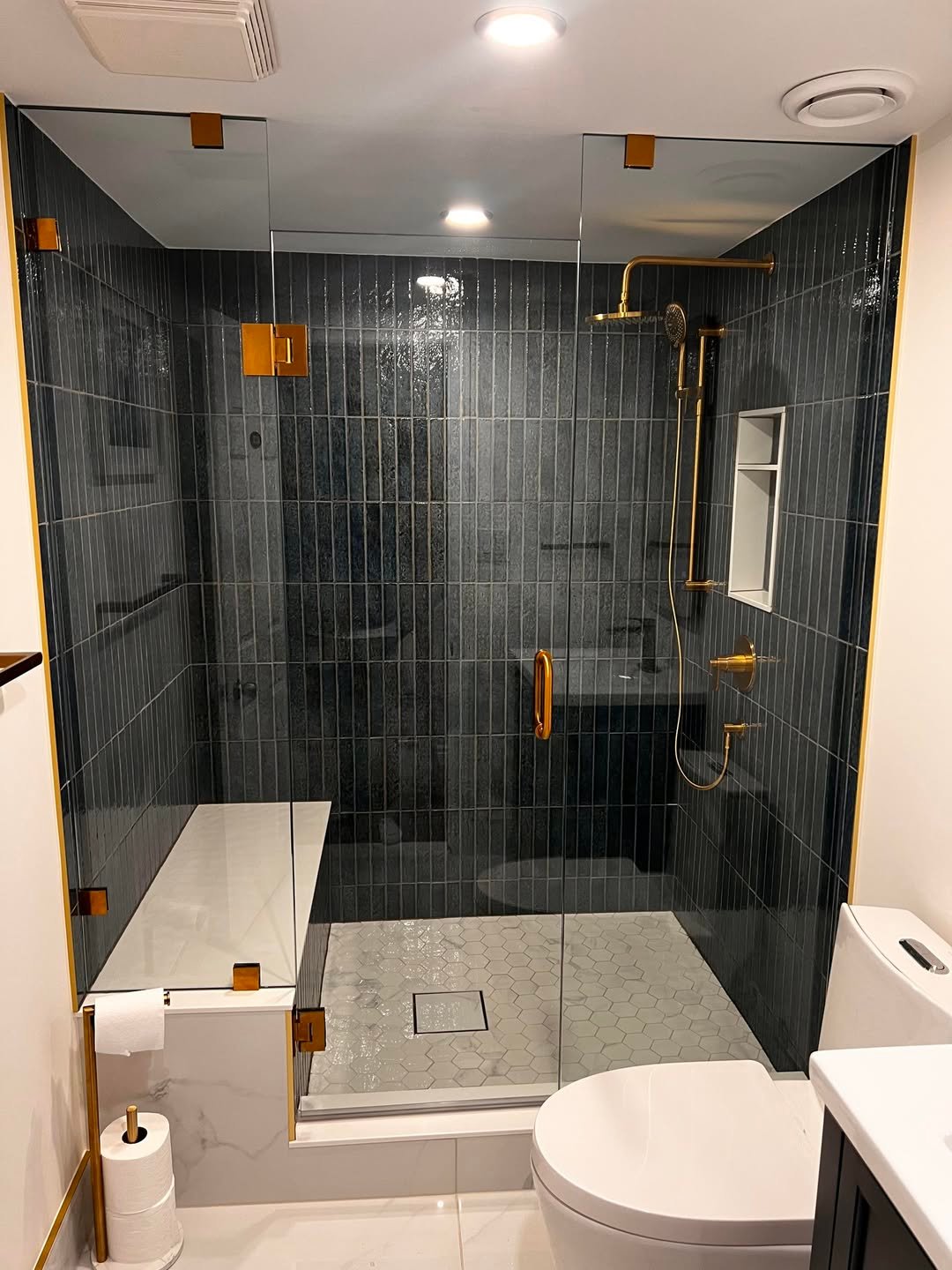 18 Deep-Toned Moody Shower