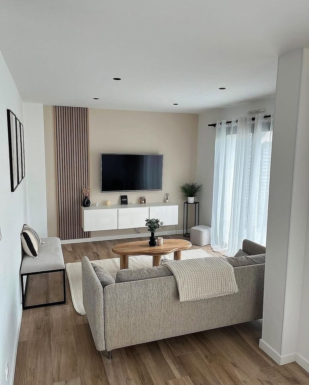 2 Airy Calm Minimal Living Room Ideas
