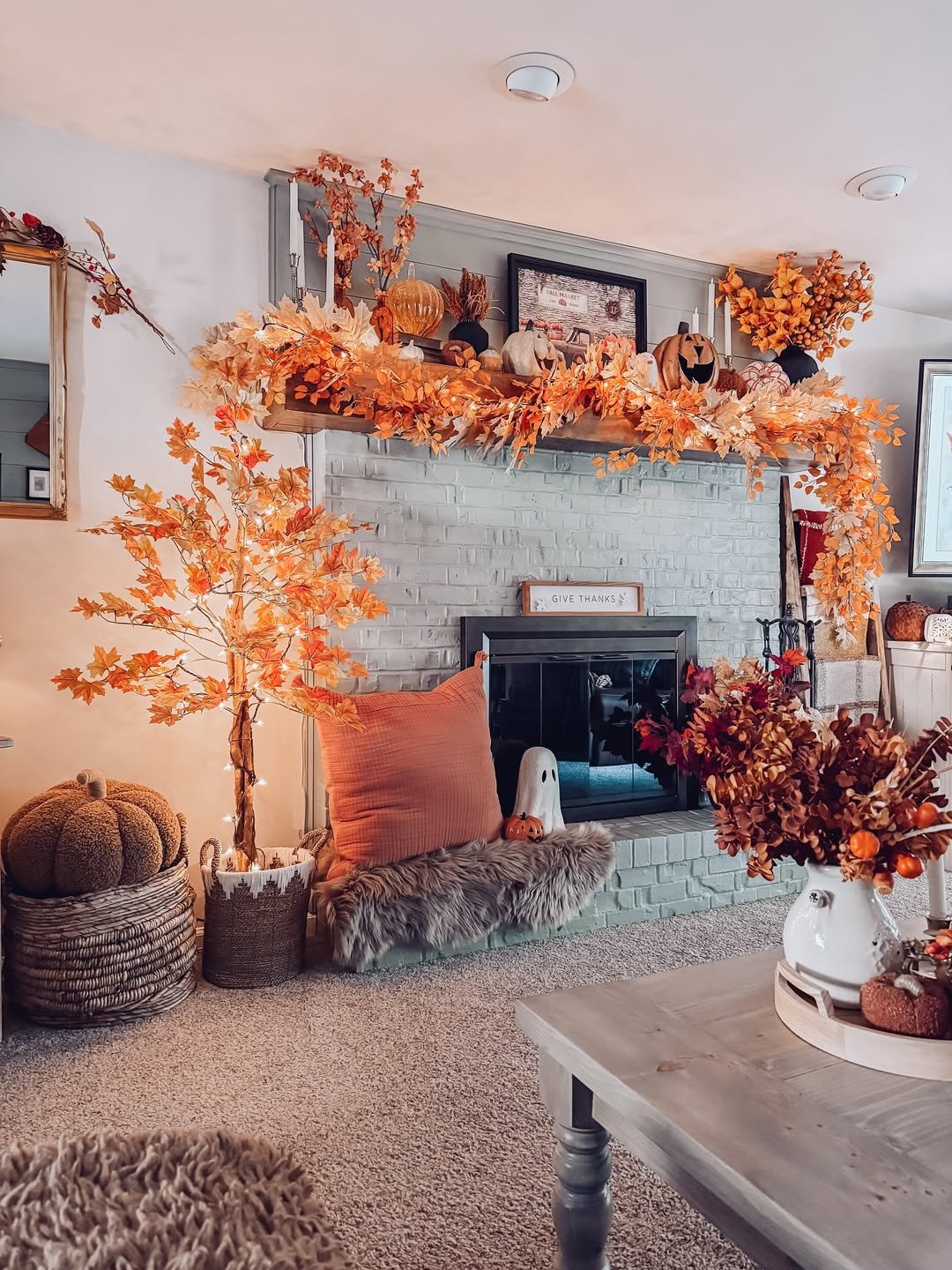 20 Transitional Mantel Ideas with a Warm Style