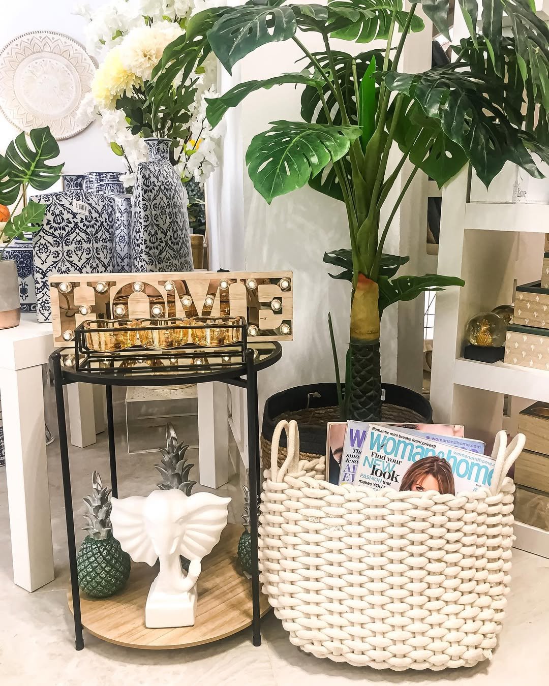 23 Glam Corner with Playful Style