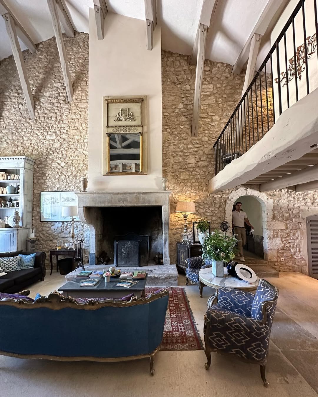 25 Grand Rustic Grandeur