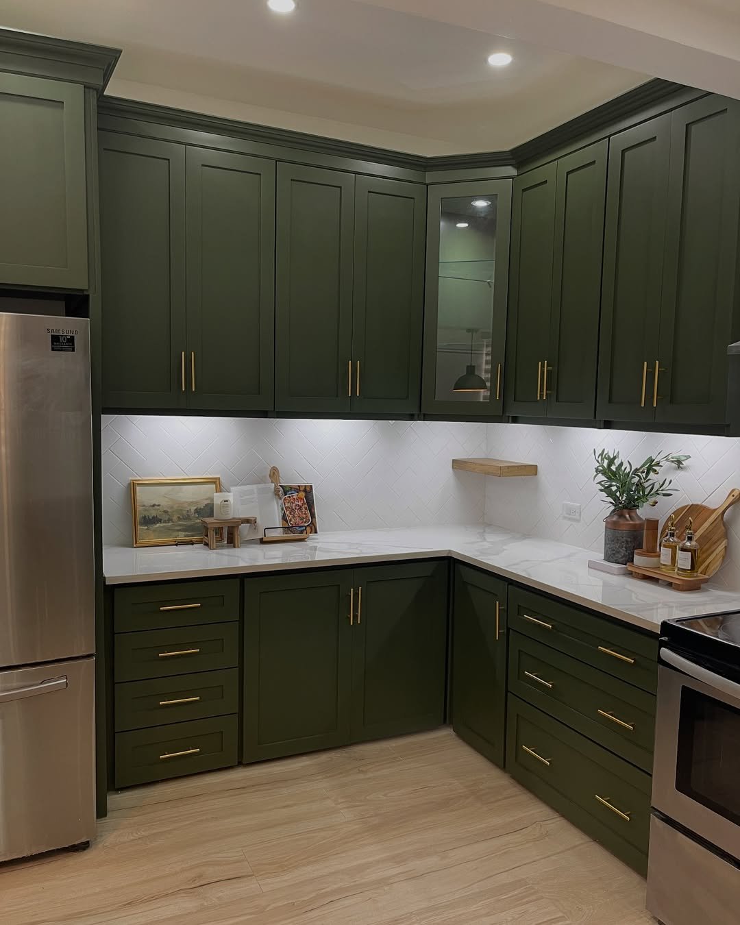 3 Comfort Corner with Deep Green Kitchen Cabinets