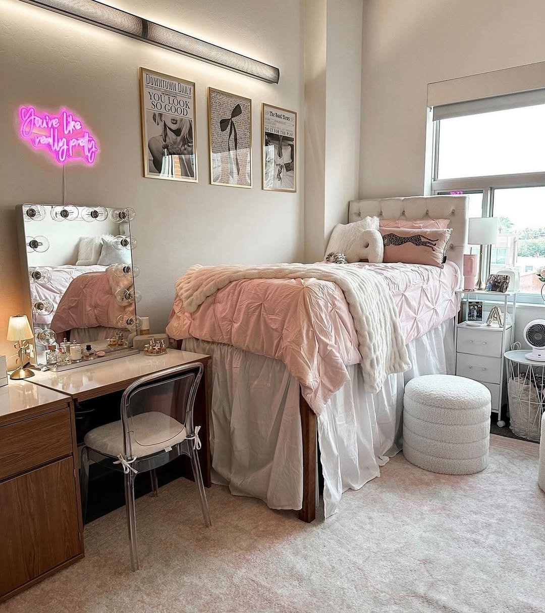 3 Corner with a Soft Glam Theme