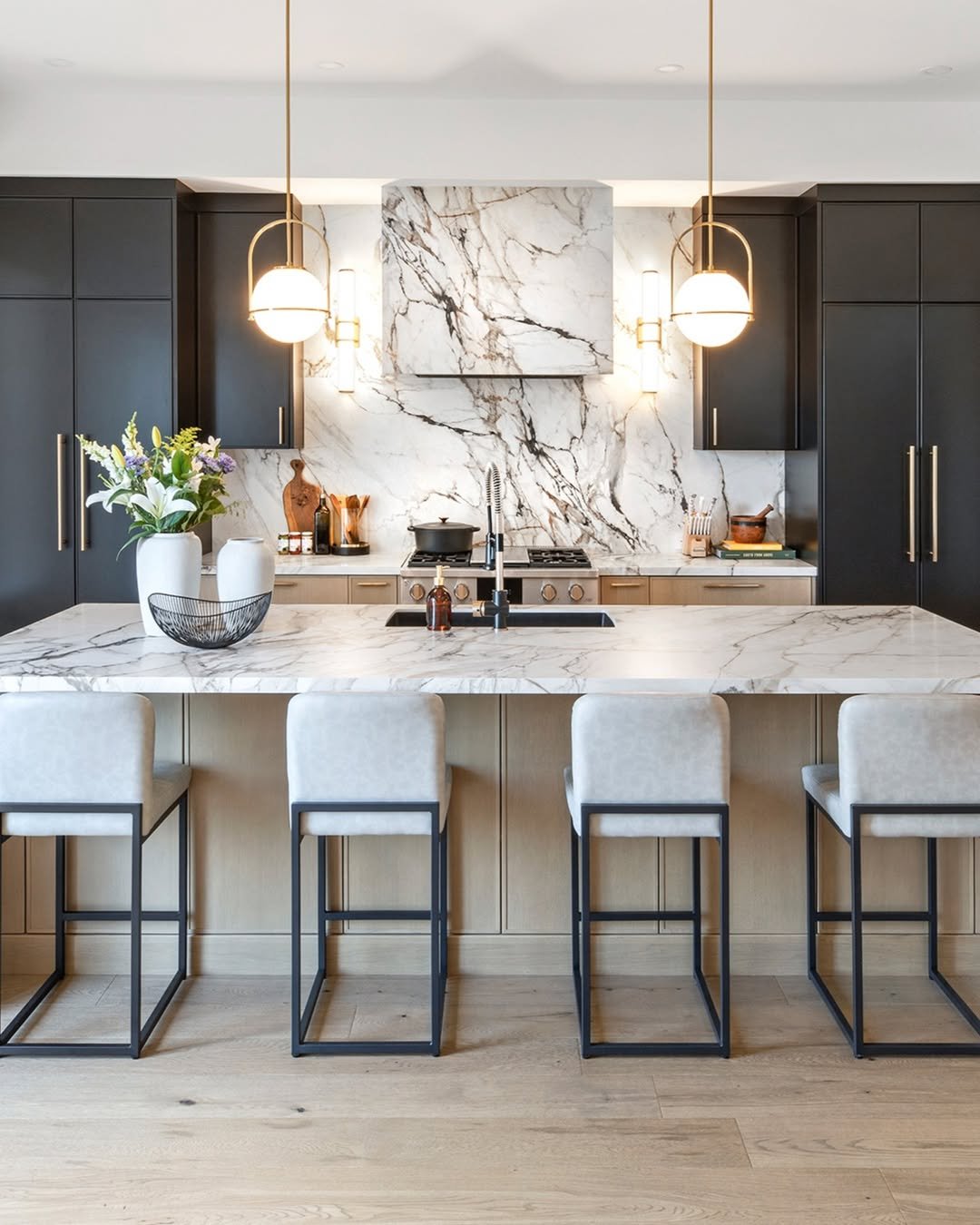 3 Marble Statement Kitchens in Bold Contrast