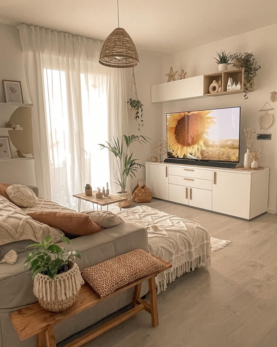 5 Minimal Warmth in a Clean Cozy Room