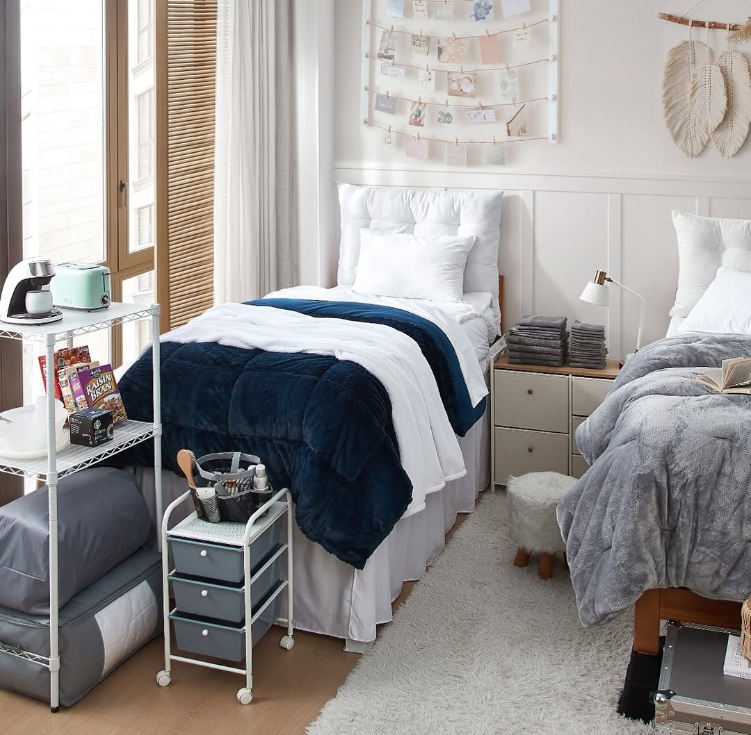 5 Navy Comfort in a Shared Room