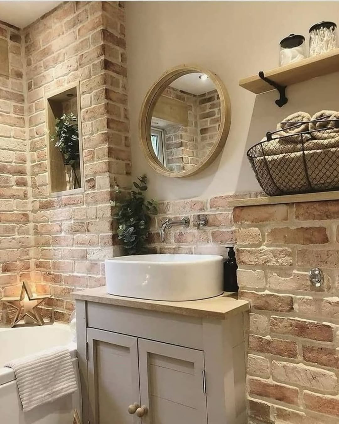 5 Warm Neutral Brick Bathroom Ideas