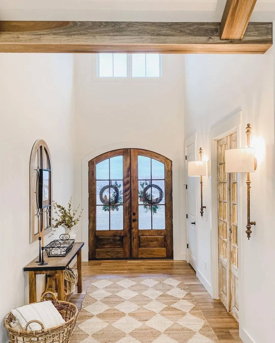 5 Warm Wood Lighting Entryways