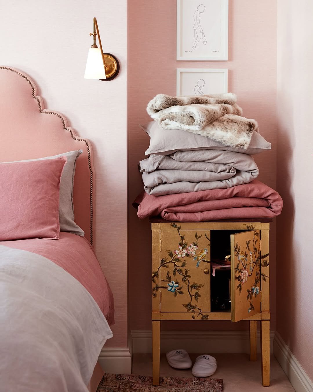 6 Gilded Bedroom Corner