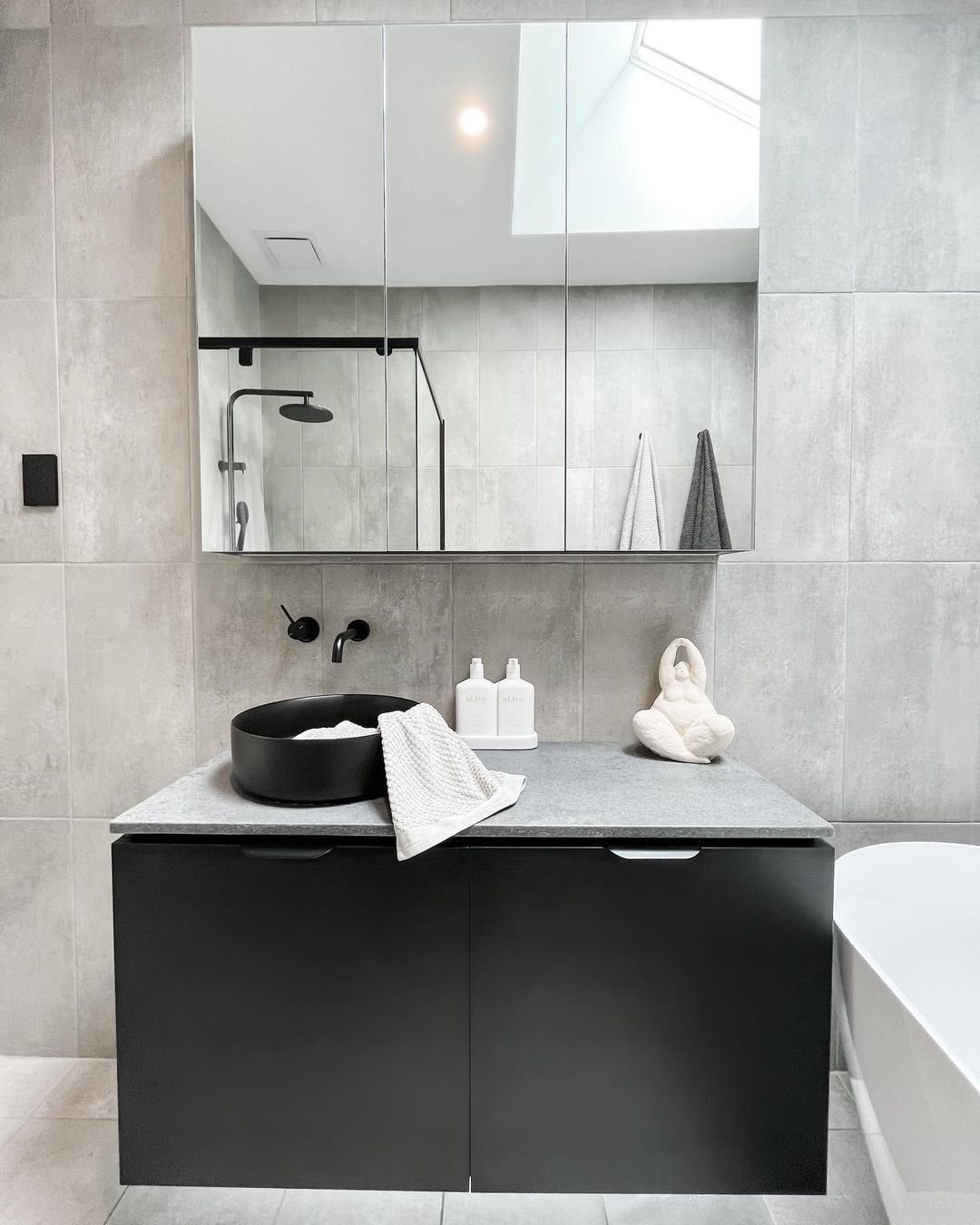 6 Tile-Led Bathroom Texture