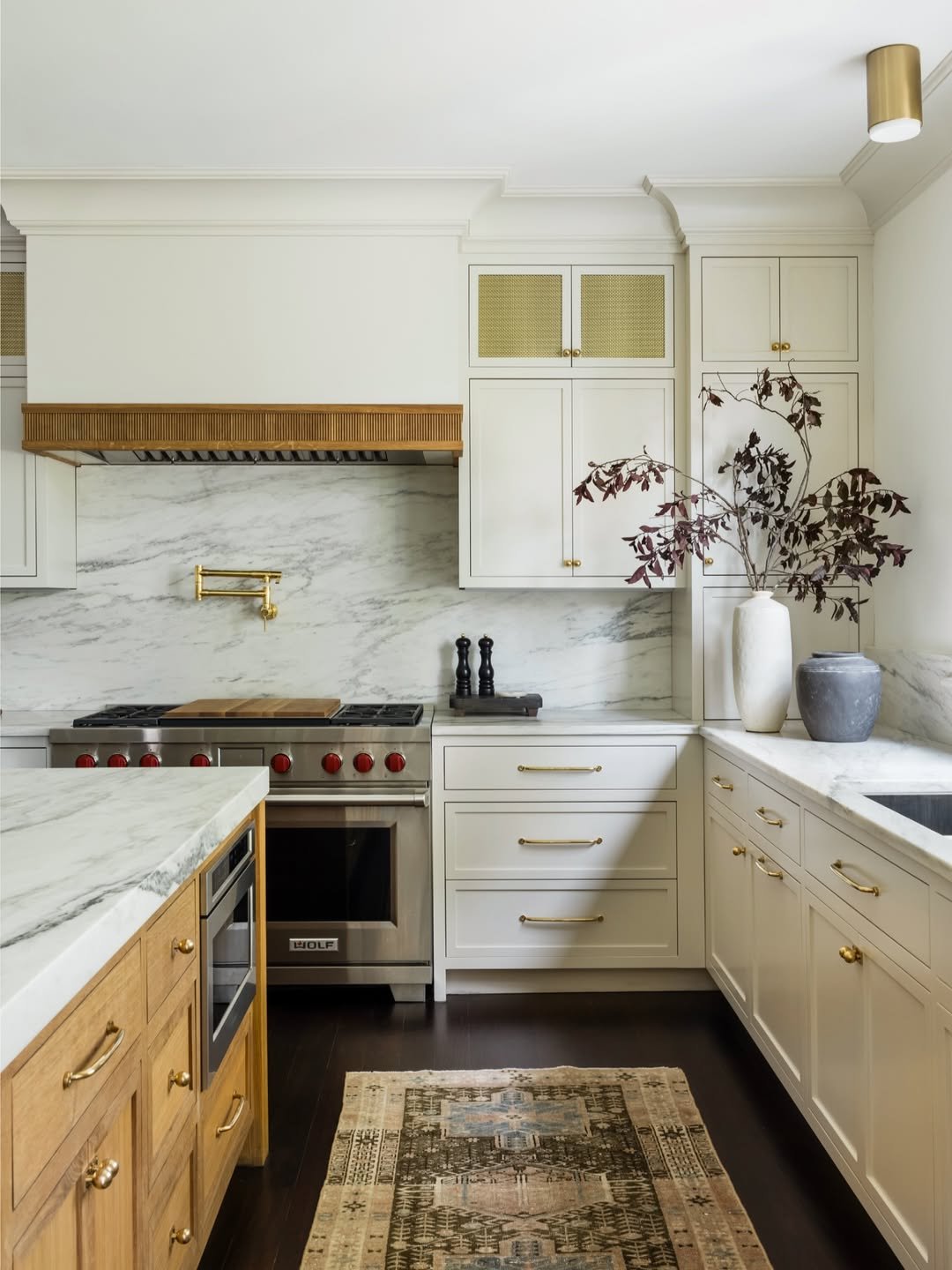 7 Classic Brass Kitchen Design