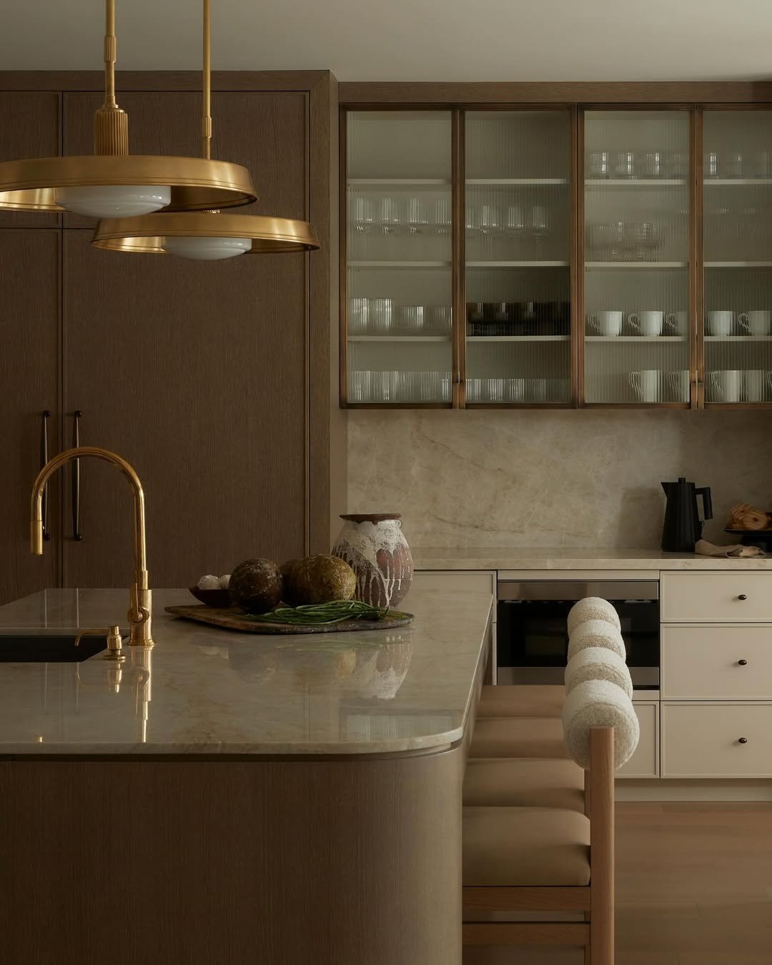 7 Dramatic Marble Kitchen