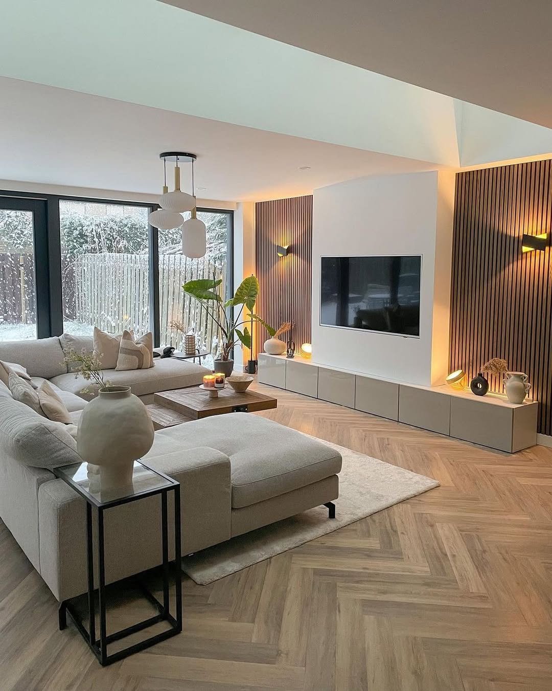 8 Comfortable Clean Modern Rooms
