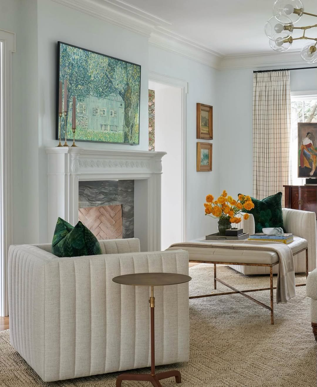 8 Rooms with a Fresh Contrast