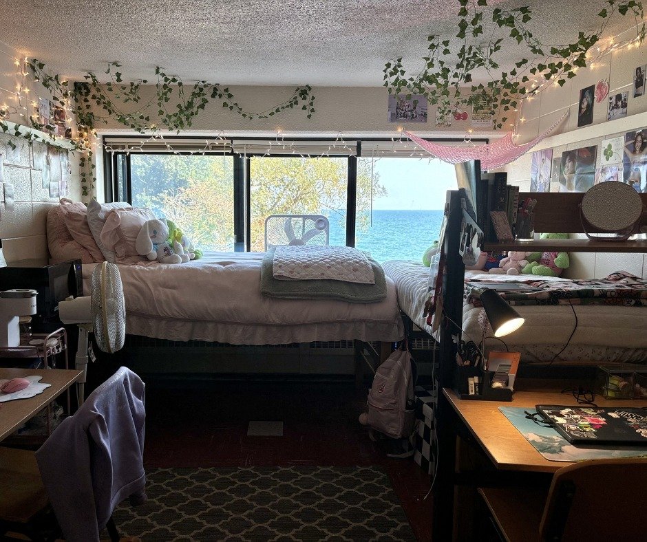 8 Window Layers With Lake Views