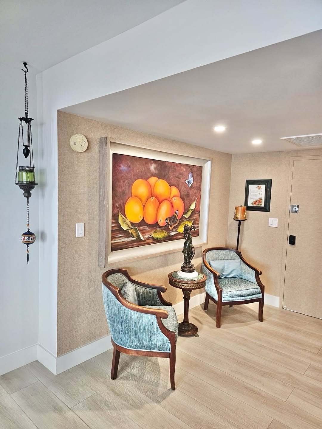 9 Sitting Corners with an Art Focus