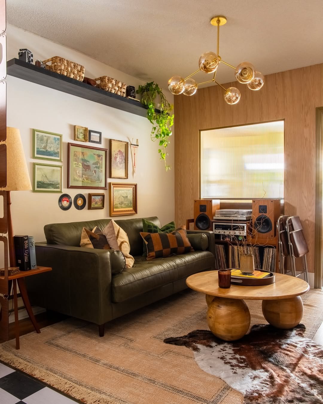 A Lounge for Vintage Records