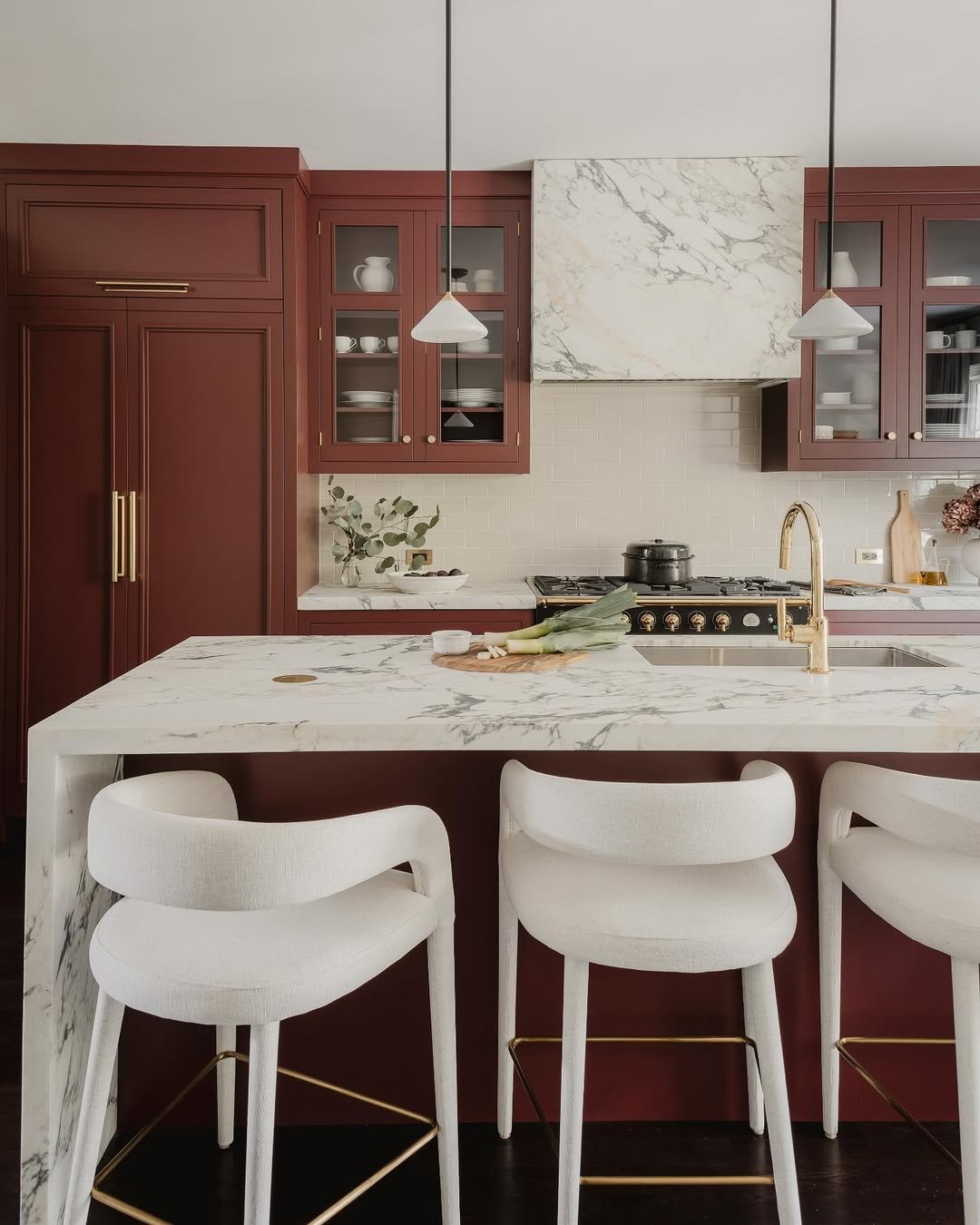 Arabescato with Oxblood