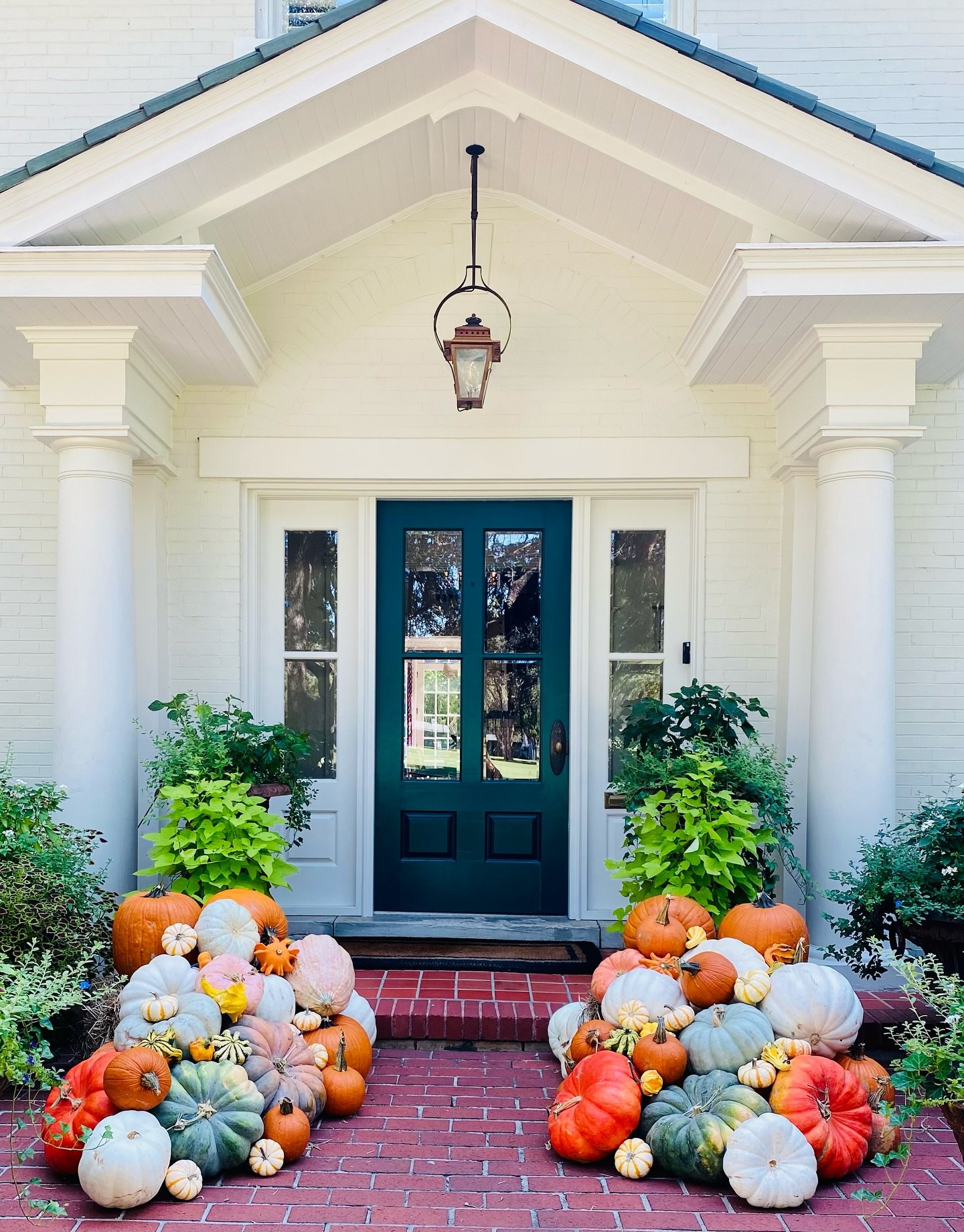 Asymmetrical Front Door Pumpkin Arrangement